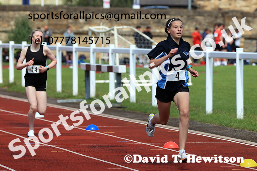 Girls 1500 metres, 2025 Northumberland Schools Track and Fields, Wentworth, Hexham. Photo: David T. Hewitson/Sports for All Pics